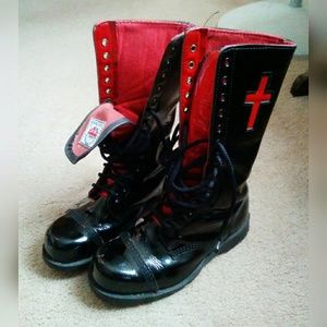 HALLOWEEN LONDON UNDERGROUND black leather boots